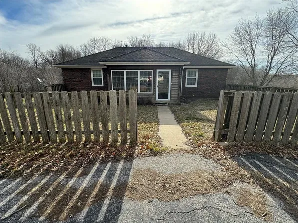 31895 W 327th St, Paola, KS 66071
