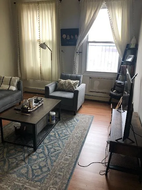 1 bed, 900 sqft, $1,700 — Photo 3