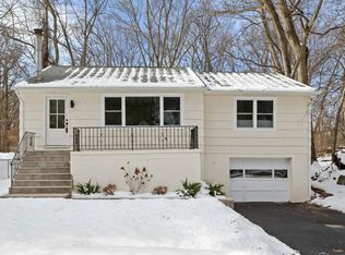 21 Henning Dr, Montrose, NY 10548