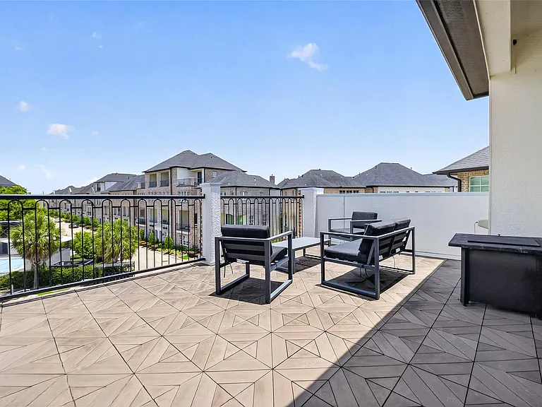 2703 Kinsley Oaks Dr — Photo 41