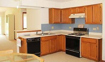 4th image of 741 W Streamwood Blvd #B