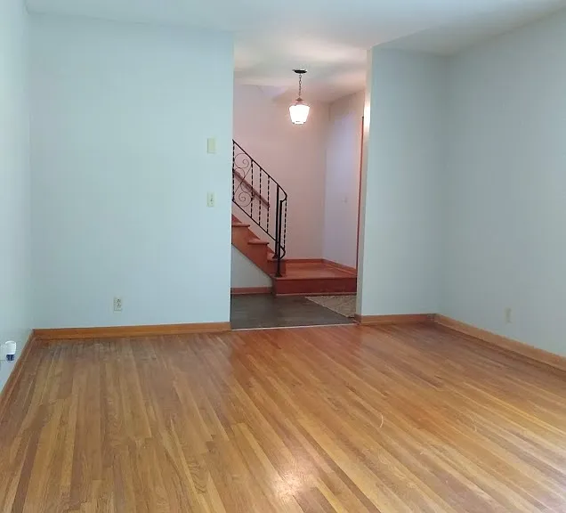102 Marseille Dr — Photo 9