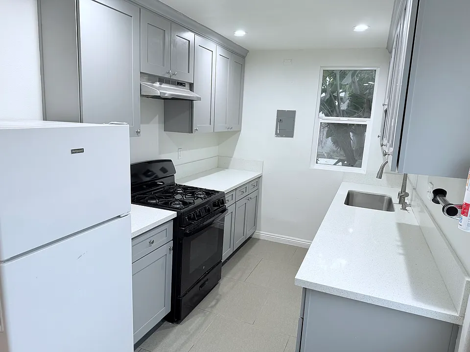 108 E Wakefield Ave #17