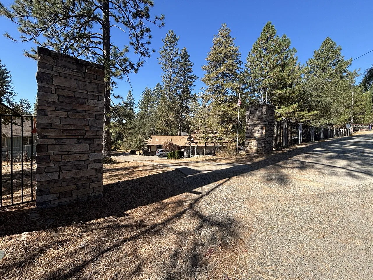 1 bed, 1.0 bath, 840 sqft, $1,600 — Photo 2