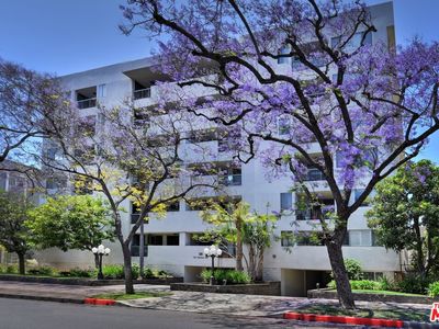 321 N Oakhurst Dr APT 204, Beverly Hills, CA, 90210