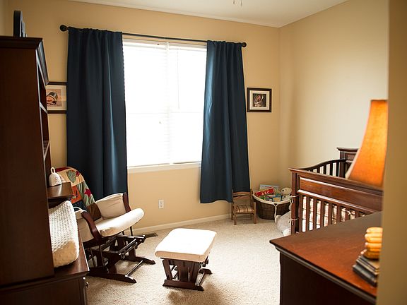 5th image of 604 NW Silverstone Ct