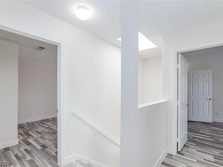 8048 W Rochelle Ave — Photo 19