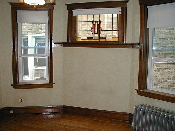 3rd image of 4735-37 N Maplewood Ave