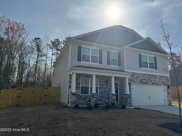 298 Robert Pl — Photo 2
