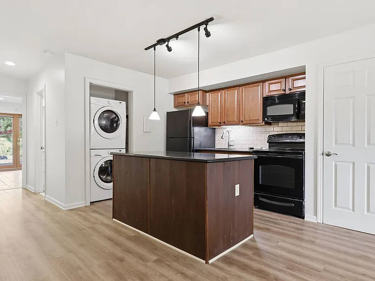 23 Darien #A — Photo 8