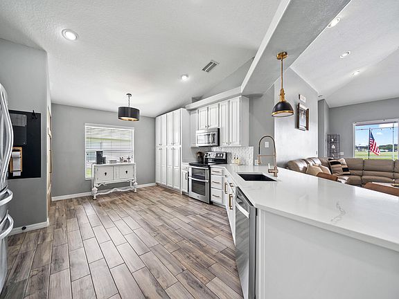 5th image of 4010 Chardonnay Dr