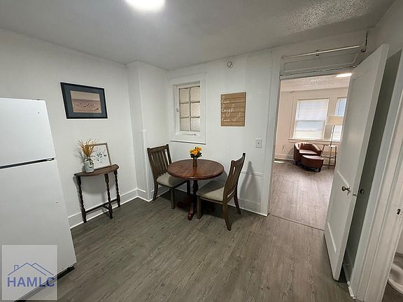 4th image of 556 E Cherry St #3