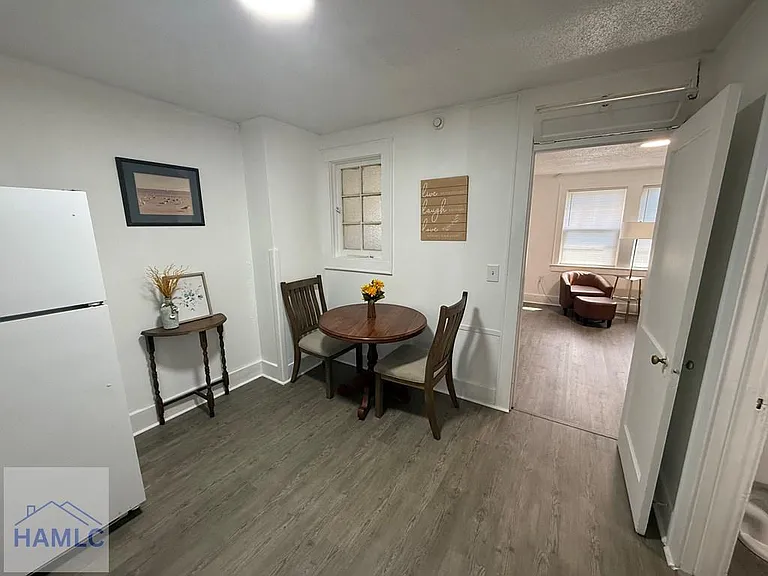 556 E Cherry St #3 — Photo 4