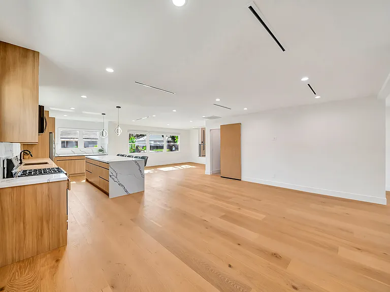 23635 Marylee St — Photo 12