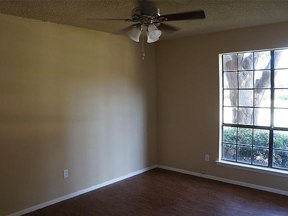 5th image of 1405 Glouchester Dr