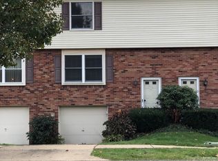 212 Parkridge Ln, Coraopolis, PA 15108