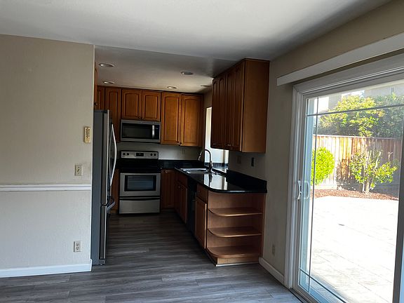 4th image of 5956 Corte Cerritos