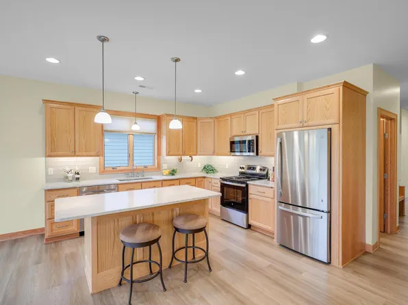 1286 Jefferson Ct, Shakopee, MN 55379