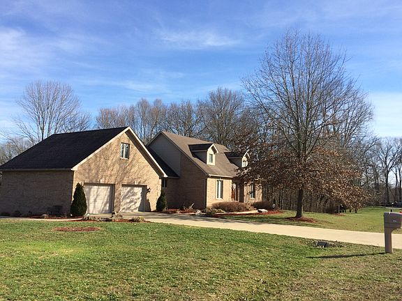 Lots of space in side yard