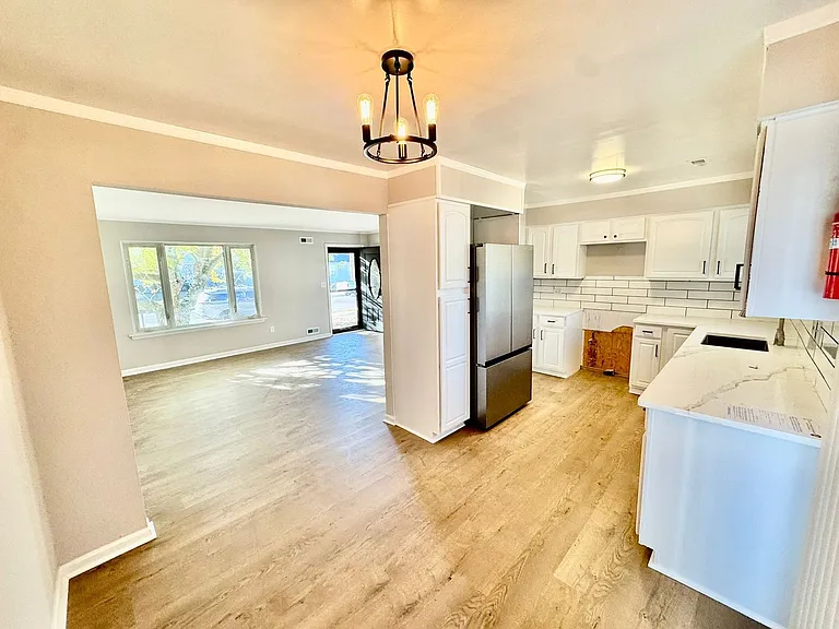 16 Indian Hill Ln — Photo 4