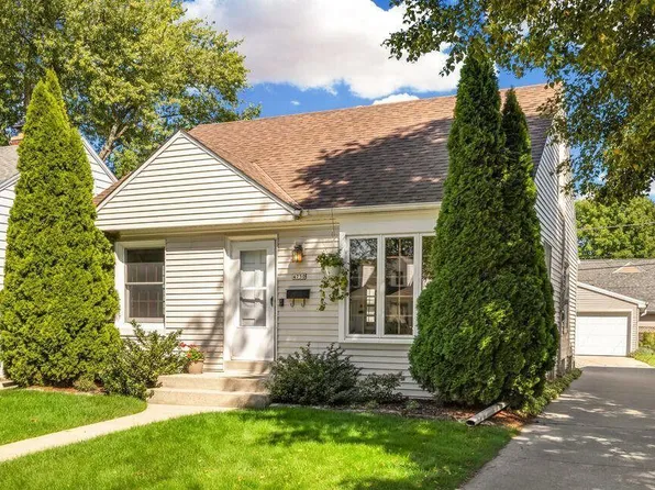 4750 North Elkhart AVENUE, Whitefish Bay, WI 53211