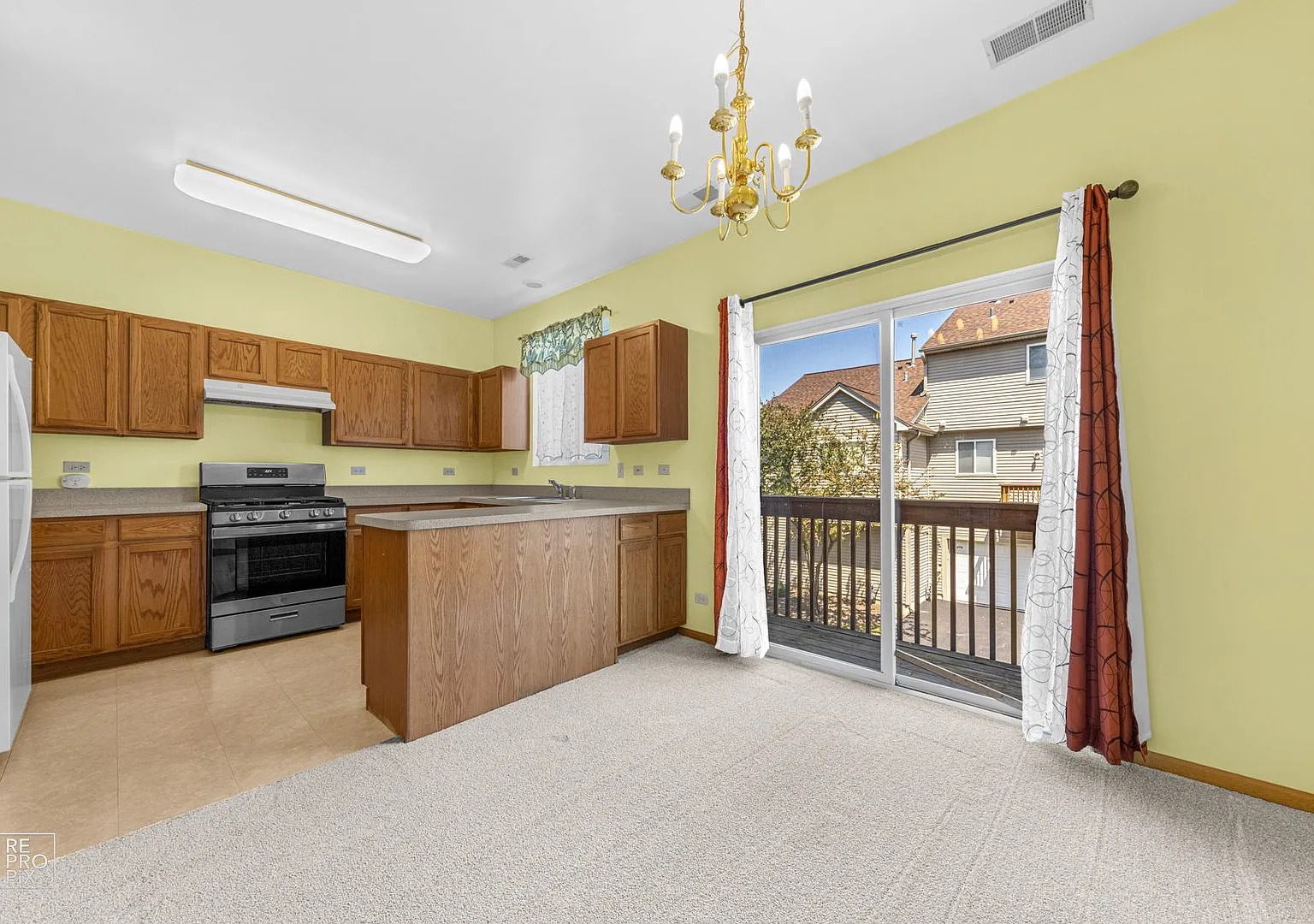 Grayslake Rental! 2 Bedroom 2.5 Bathroom Townhome! Cherry Creek Subdivision! — Photo 2