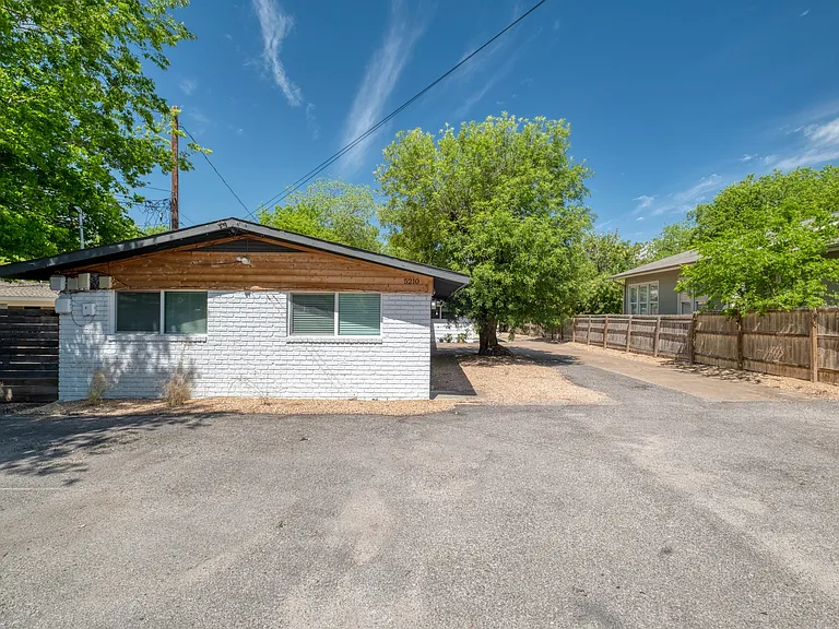 5210 Joe Sayers Ave #E — Photo 1