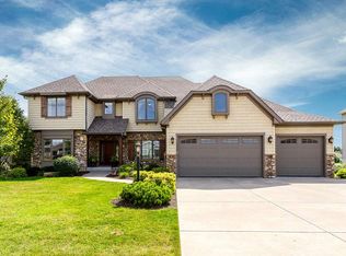 3179 Westminster Rd, Bettendorf, IA 52722