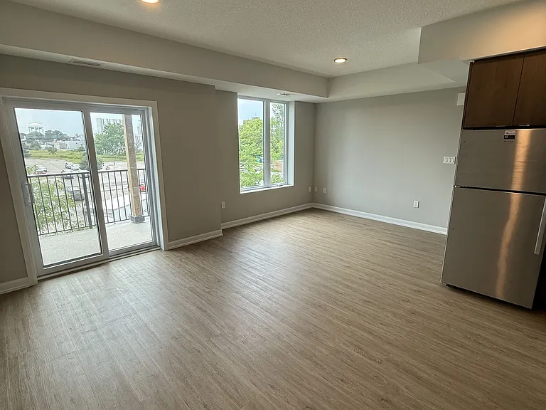 708 Woolwich St #105 — Photo 4