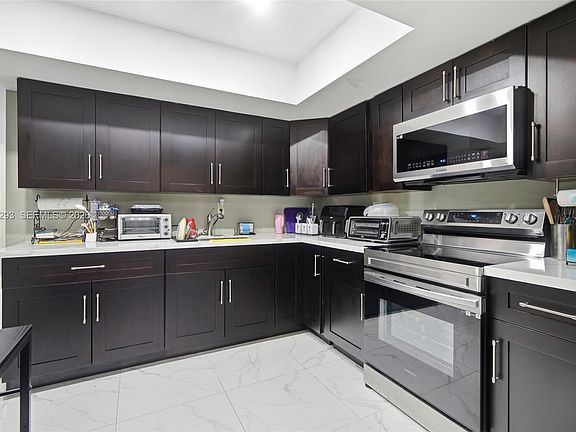 4th image of 5460 SW 36th St