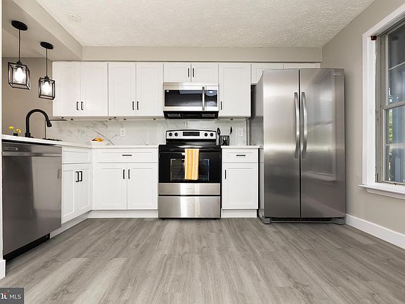 3rd image of 7223 Branchwood Pl