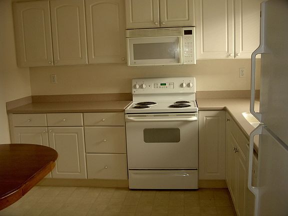 2nd image of 2212 Banyan Way