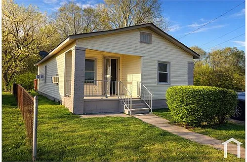 1941 Evergreen St Photo 1