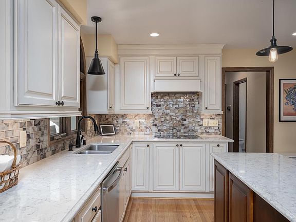 5th image of 3 Maplewood COURT