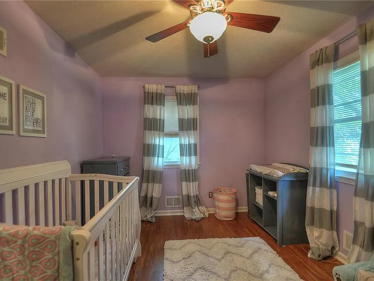 3 NW Alderson Pl — Photo 7