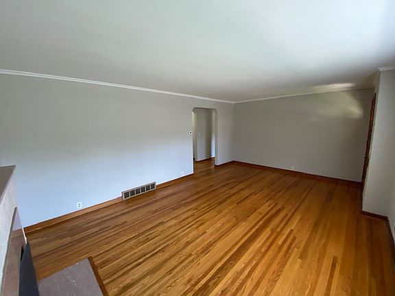 5th image of 2796 Kensington Pl W