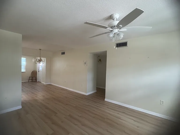 4158 Tamiami Trl — Photo 4