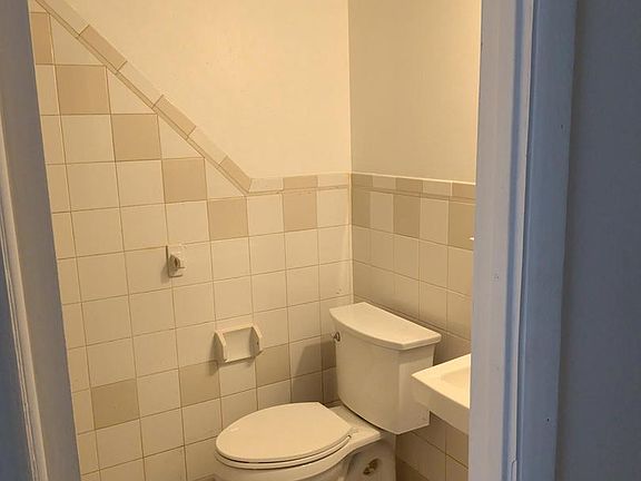 5th image of 7209 Devon St