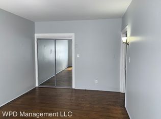 2226 E 68th St #3, Chicago, IL 60649