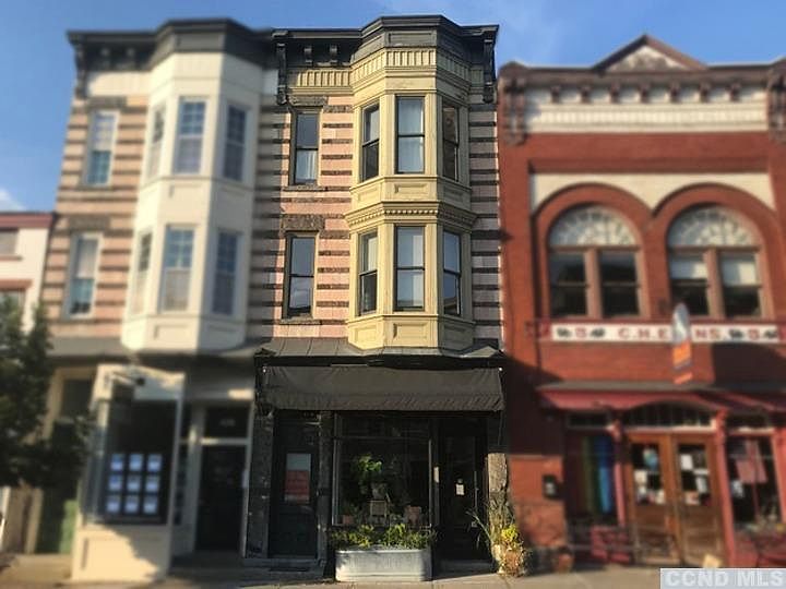 1st image of 438 1/2 Warren St