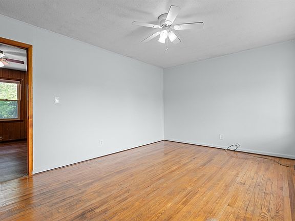 3rd image of 240 Pine Hills Rd