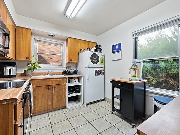 5th image of 1231 Bunting Ave