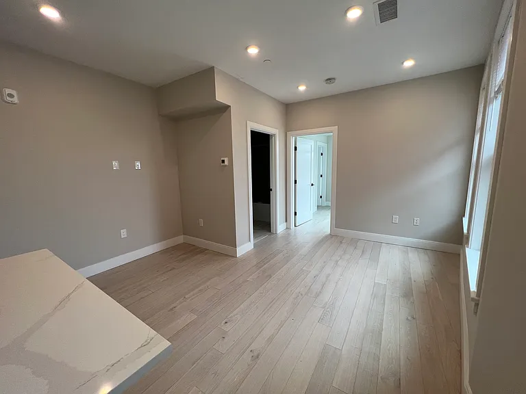 195 Green St #307D — Photo 9