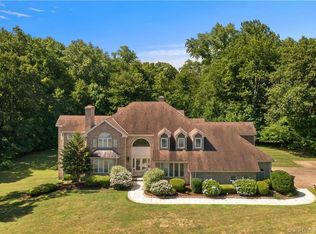 14 Guenevere Ct, Hamden, CT 06518