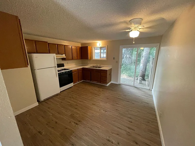 1515 Arthur St #3 — Photo 6