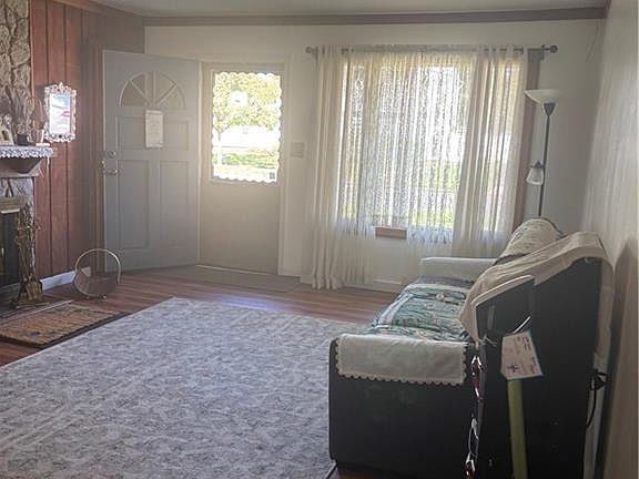 5th image of 492 Booth Ct
