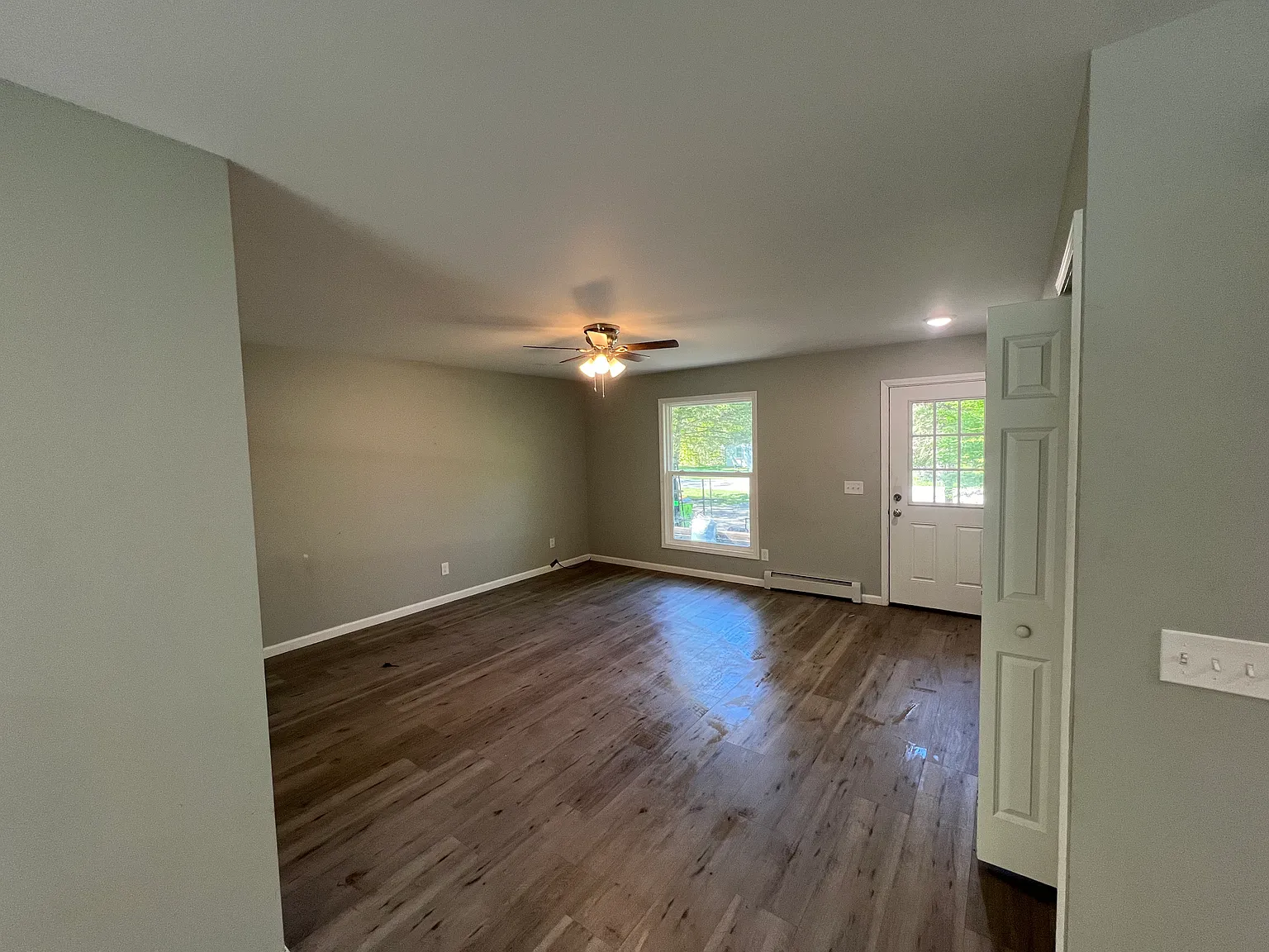 1900 Penbroke Dr — Photo 2