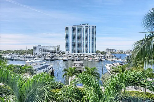 17111 Biscayne Blvd Photo 1