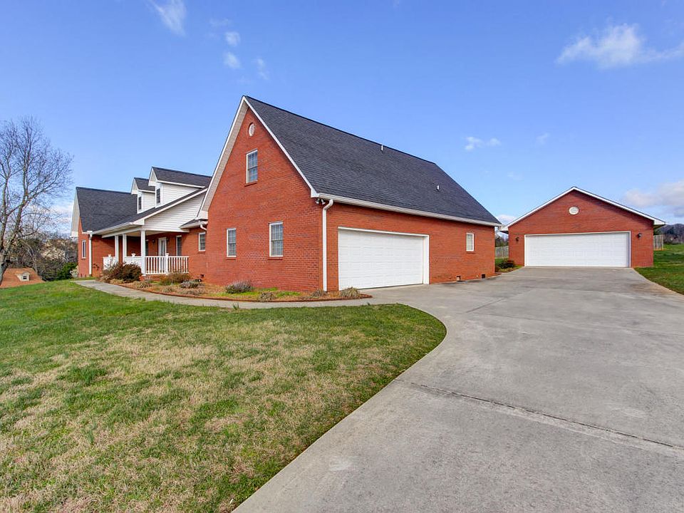 1st image of 215 Jessie Ln