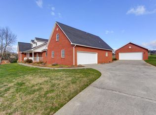215 Jessie Ln, Lenoir City, TN 37772